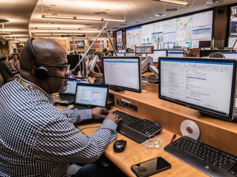 Die Hälfte der Betriebe fordert im Einstellungsprozess mindestens ein B2-Sprachniveau