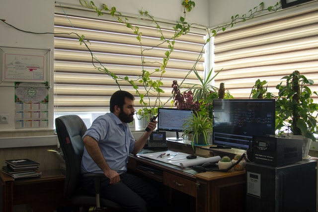 Ölpreisschock belastet Familien: Lebenshaltungskosten steigen rasant durch Inflation.